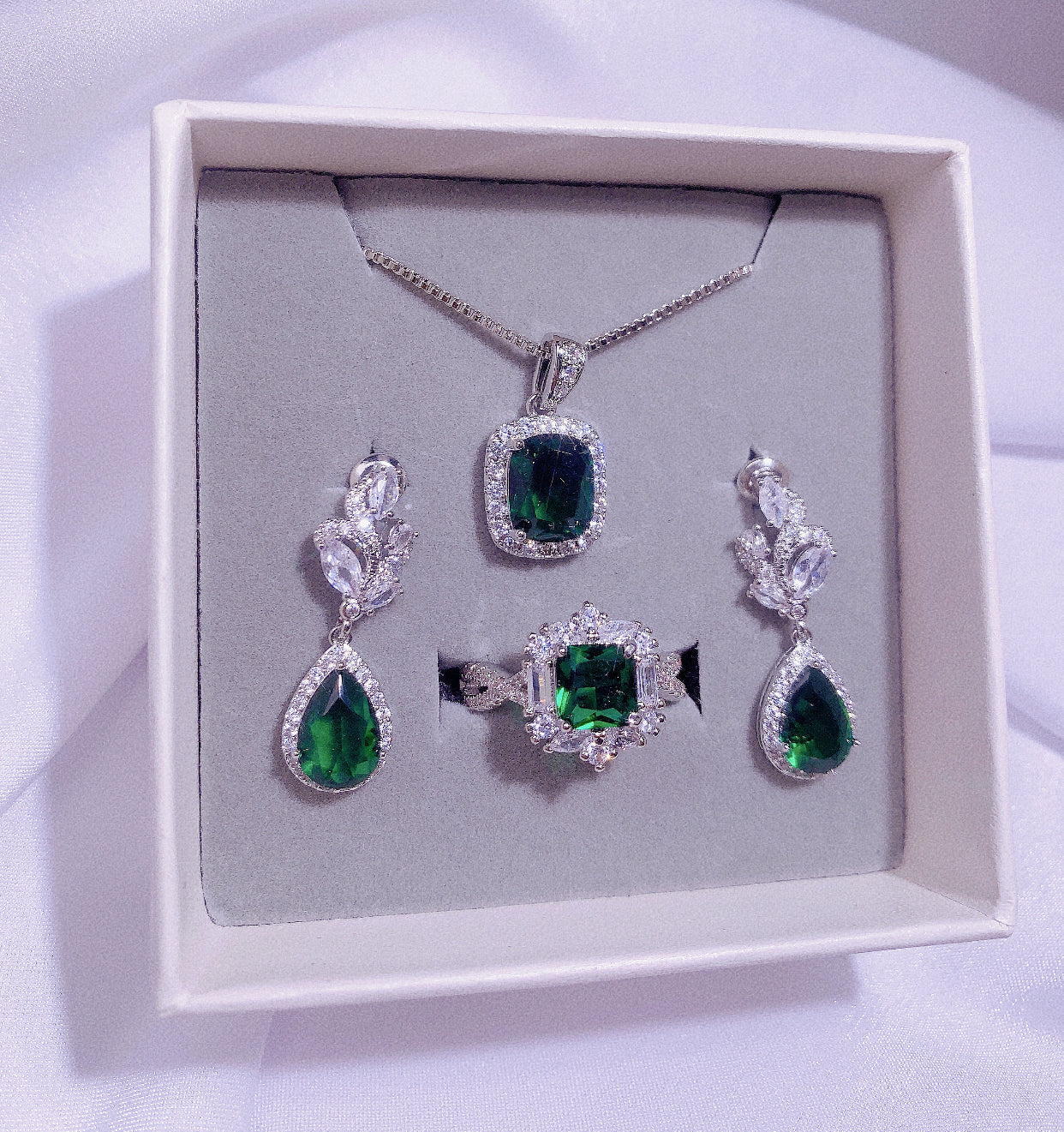 NO.32-Ladies Fashion Jewelry Exquisite 3-piece Set, Green Square Necklace, Water Drop Flower Stud Earrings, Exquisite Lace Ring