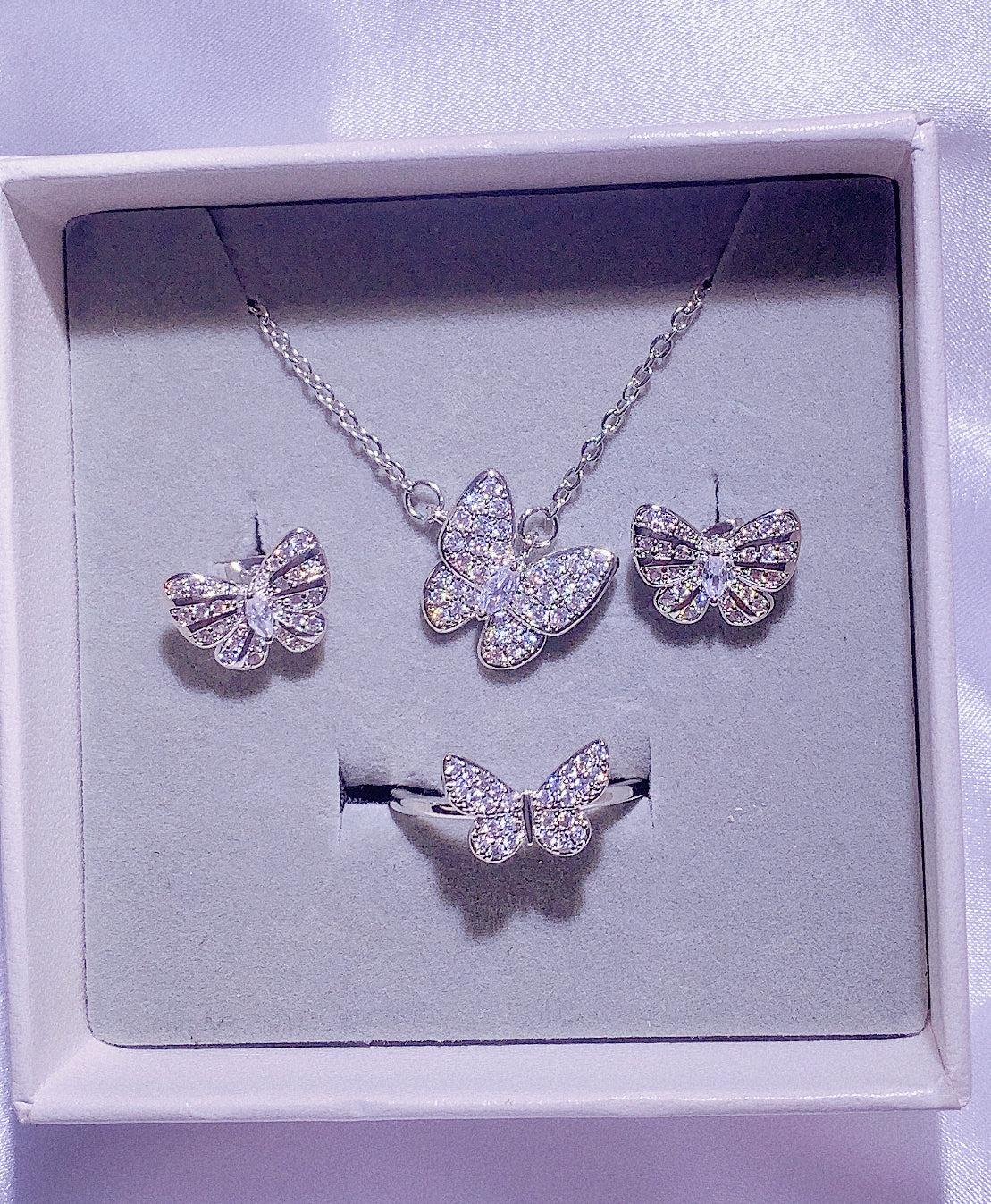 NO.55-Women's Fashion Jewelry, White Butterfly Three-Piece Set, Love Butterfly Necklace, Butterfly Earrings, Butterfly Ring