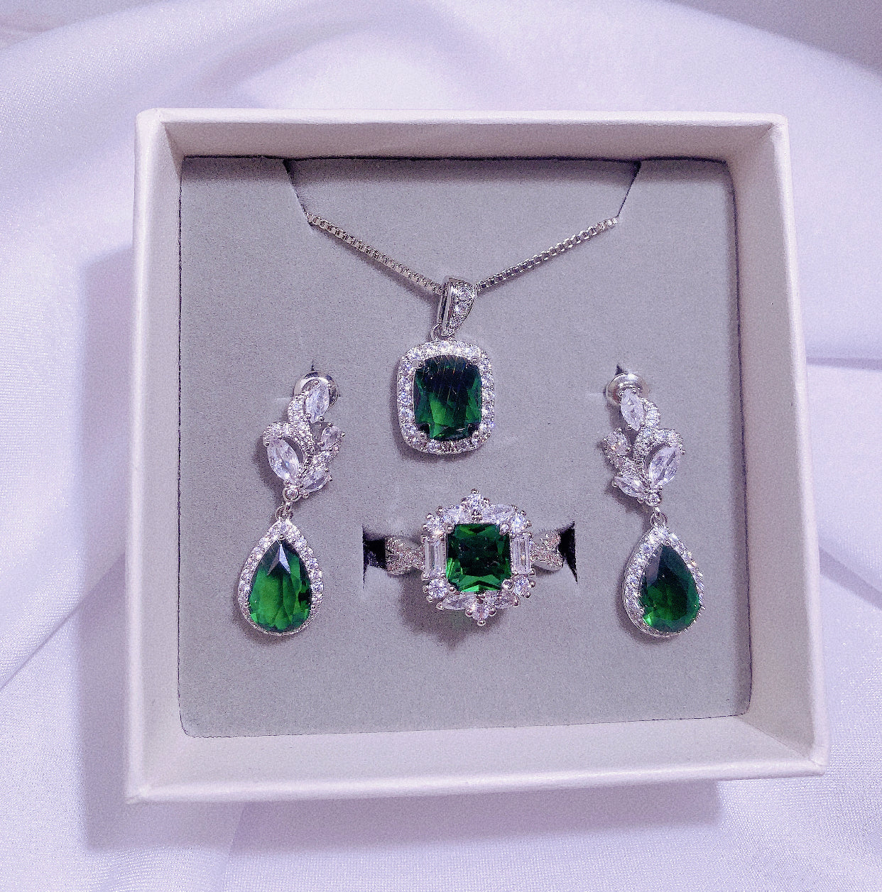 NO.32-Ladies Fashion Jewelry Exquisite 3-piece Set, Green Square Necklace, Water Drop Flower Stud Earrings, Exquisite Lace Ring