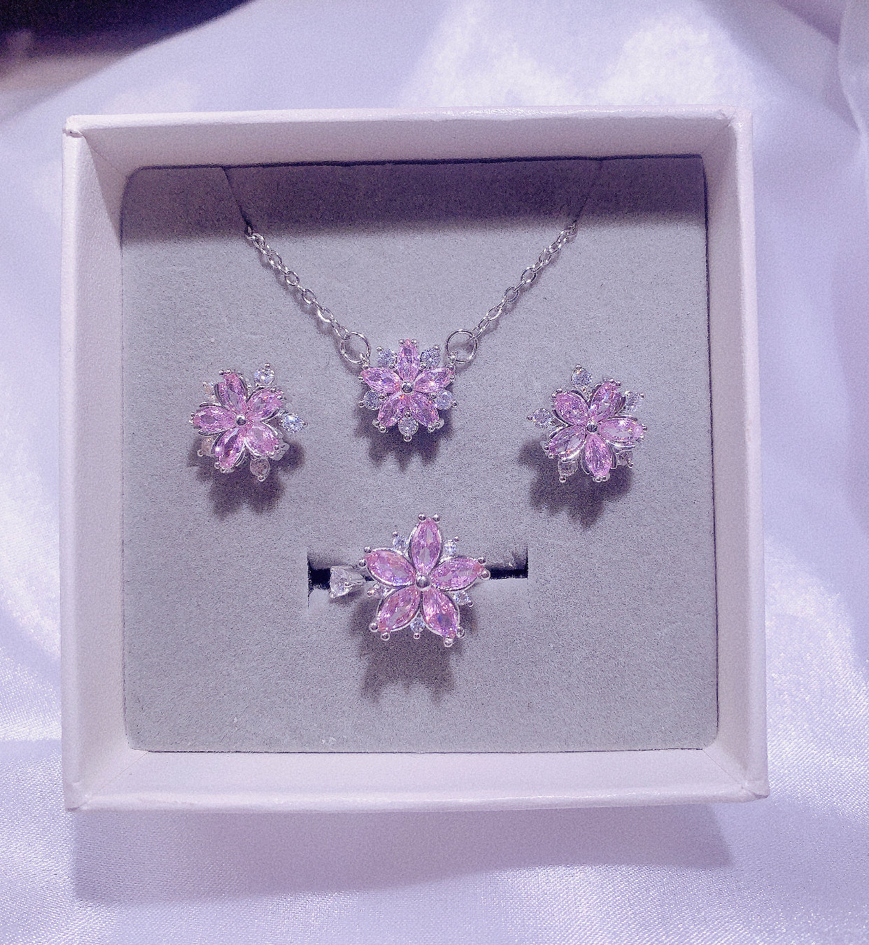 NO.48-Women's Fashion Jewelry, Pink Three-Piece Set, Small Flower Necklace, Small Flower Earrings, Pink Flower Spinning Ring