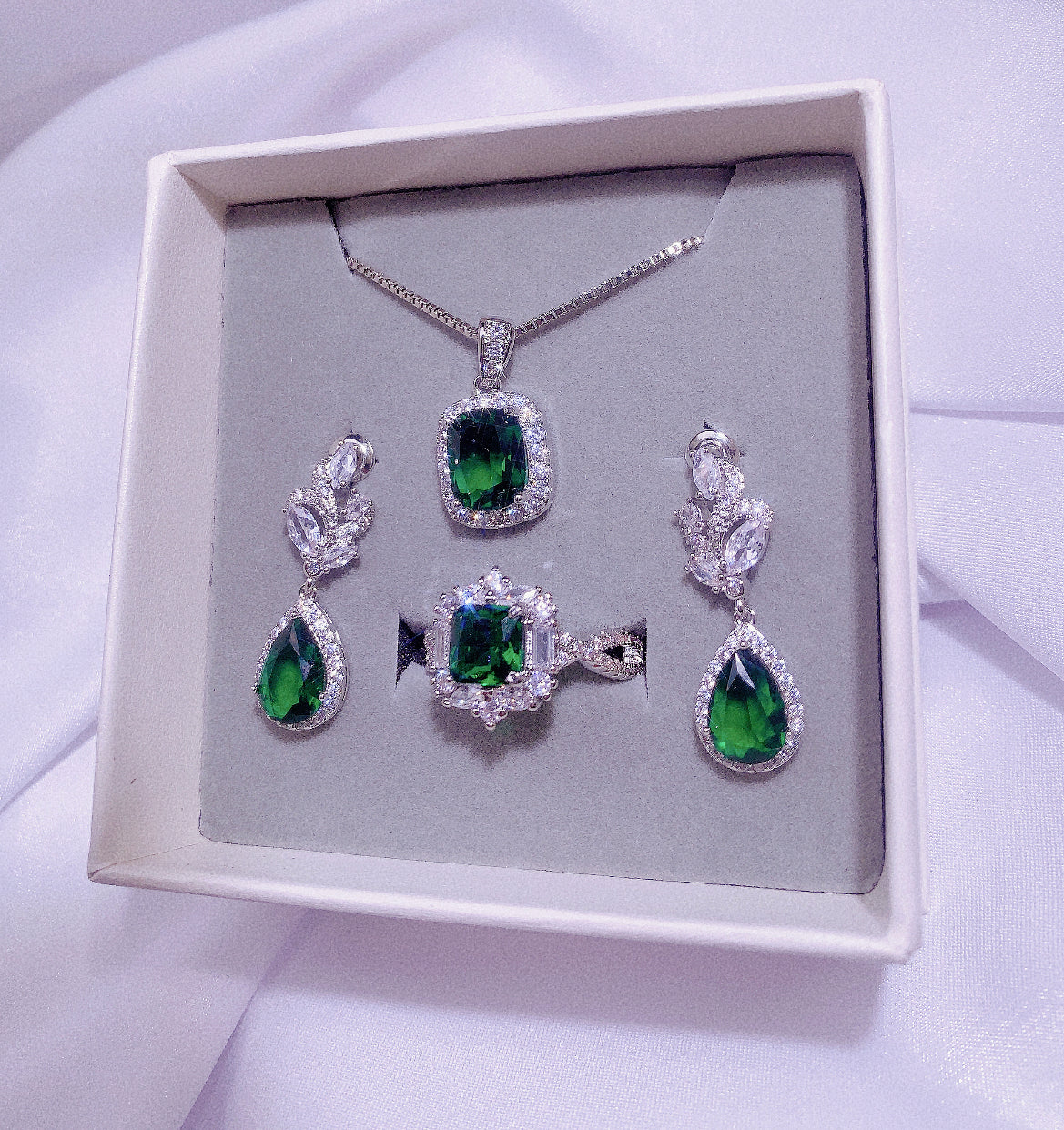 NO.32-Ladies Fashion Jewelry Exquisite 3-piece Set, Green Square Necklace, Water Drop Flower Stud Earrings, Exquisite Lace Ring