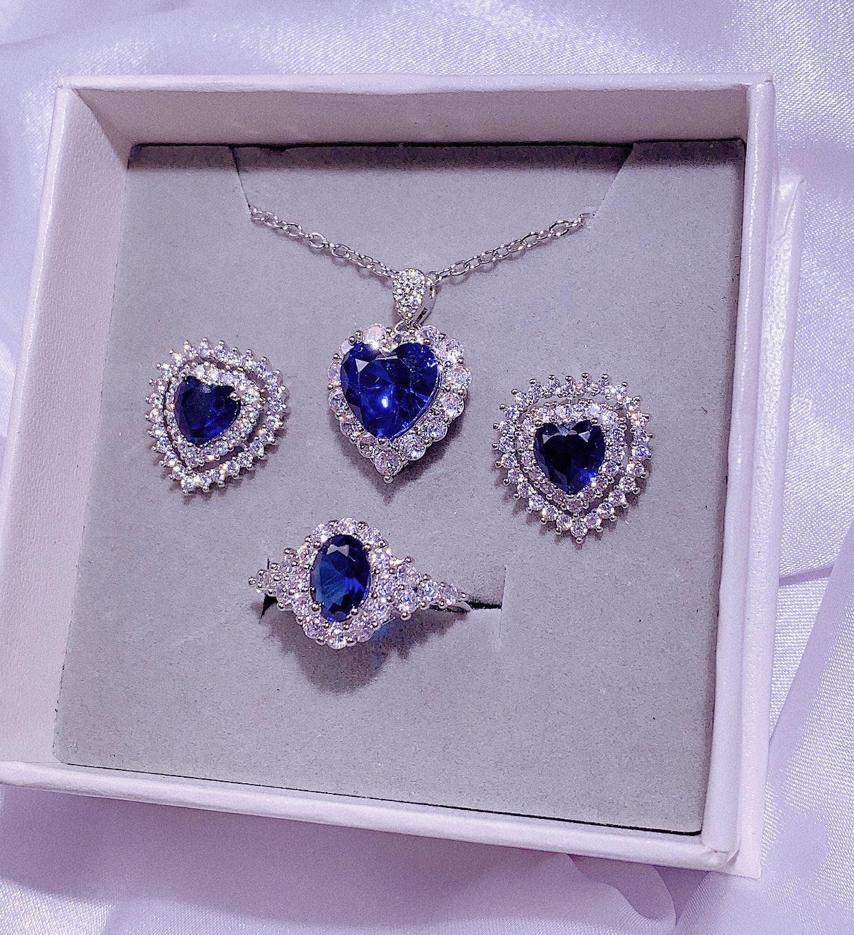 NO.31-Ladies Fashion Jewelry Exquisite 3-piece Set, Dark Blue Heart Necklace, Heart Exquisite Cute Stud Earrings, Shiny Oval Ring