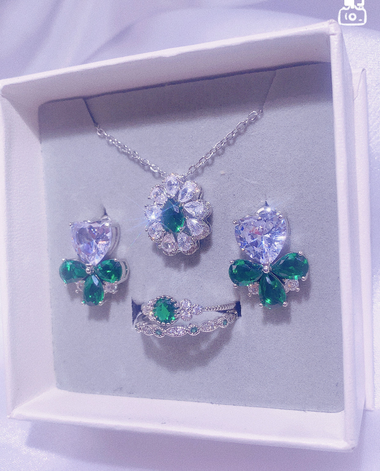 NO.13-Ladies Fashion Accessories Green Three-piece Set, Cute Delicate Flower Necklace, Rectangular Flower Earrings, Couple Rings, Ring Two-piece Set