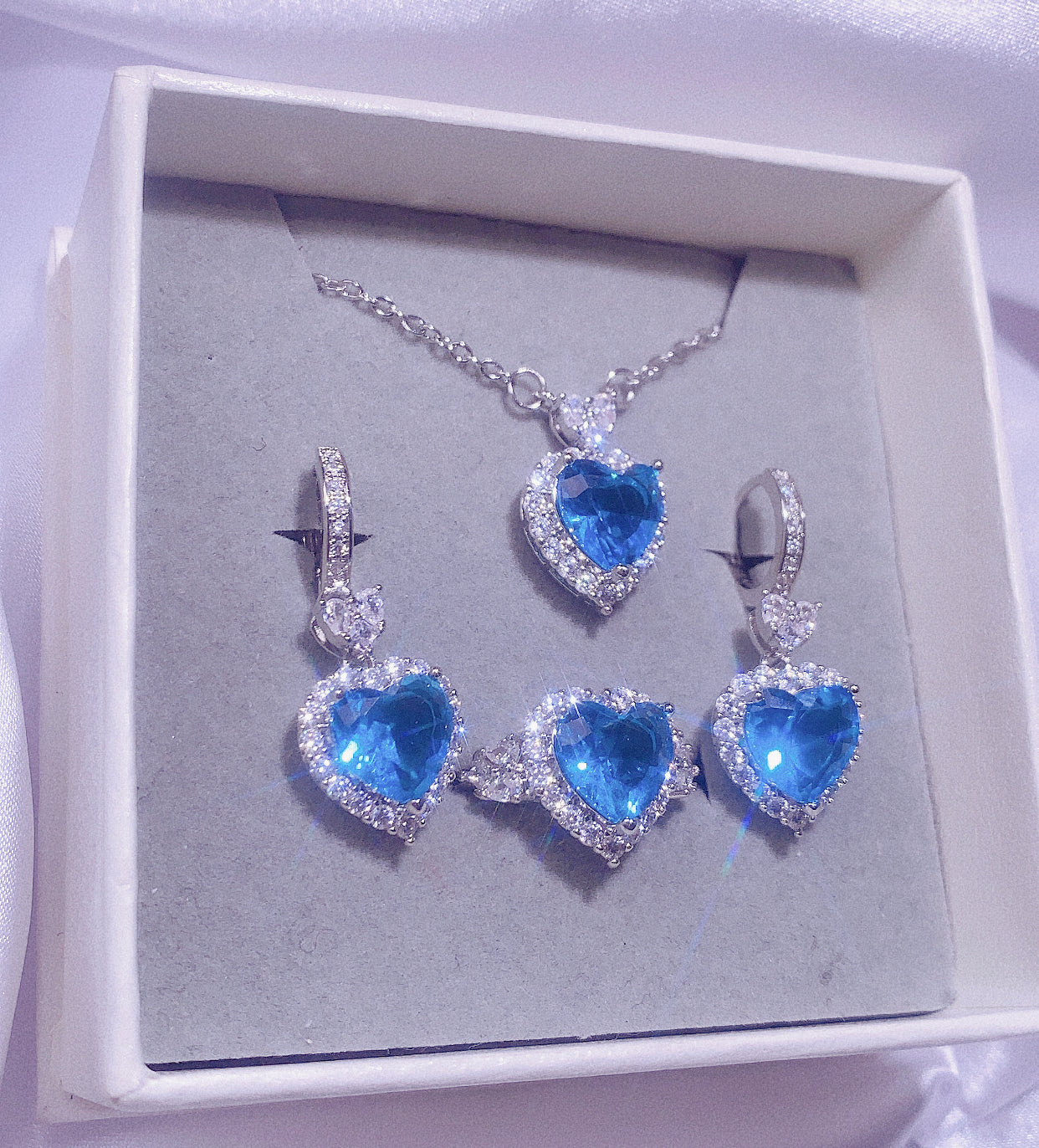 NO.20-Ladies Fashion Jewelry Exquisite 3-piece Set, Blue Heart Necklace, Blue Heart Cute Earrings, Blue Heart Ring