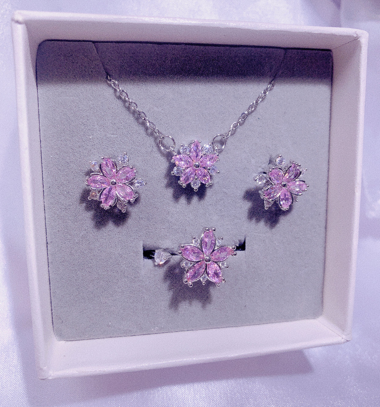 NO.48-Women's Fashion Jewelry, Pink Three-Piece Set, Small Flower Necklace, Small Flower Earrings, Pink Flower Spinning Ring