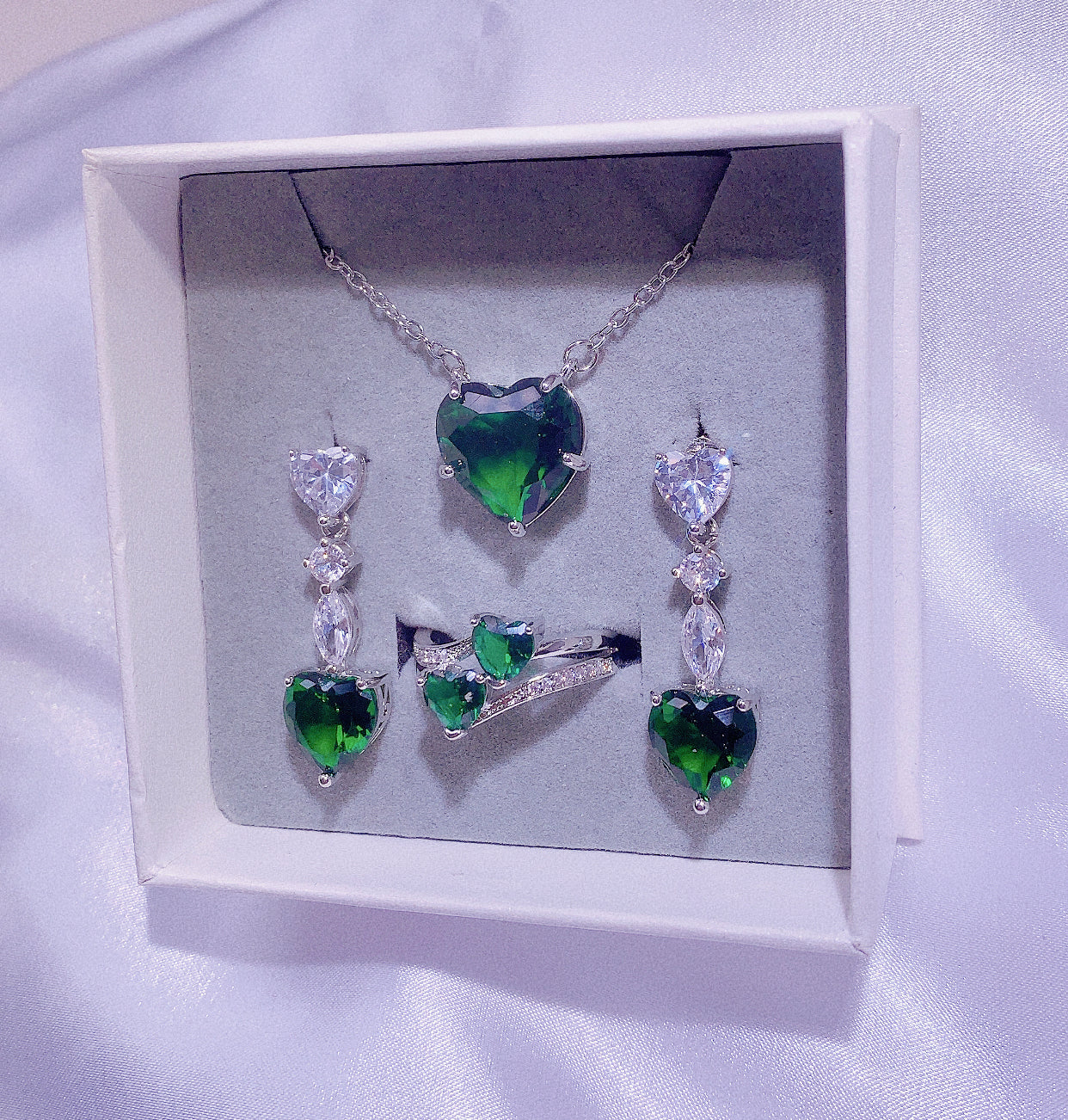 NO.39-Women's Fashion Jewelry, Green Three-piece Set, Love Necklace, Long Love Earrings, Double Love Ring