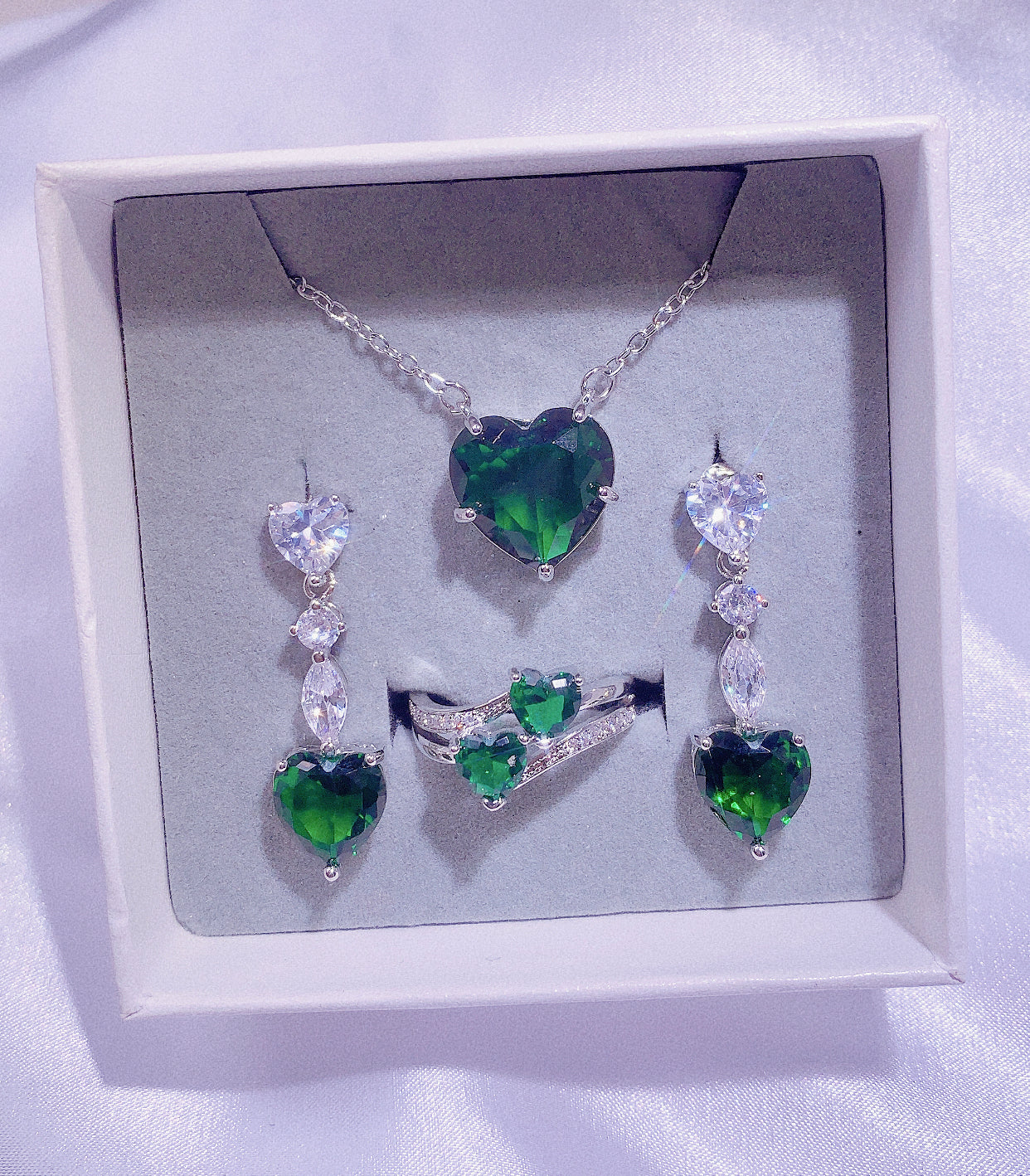 NO.39-Women's Fashion Jewelry, Green Three-piece Set, Love Necklace, Long Love Earrings, Double Love Ring