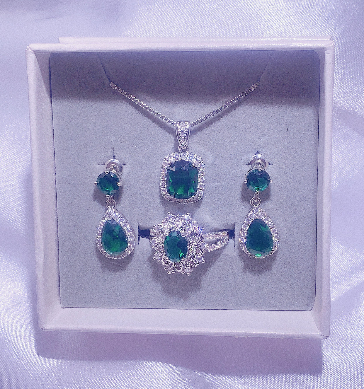 NO.38-Women's Fashion Jewelry, Green Three-Piece Set, Square Necklace, Long Droplet Dangle Earrings, Shiny Square Ring